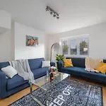 New 4Bd Stylish Apartment With Amazing Transport