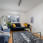New 4Bd Stylish Apartment With Amazing Transport