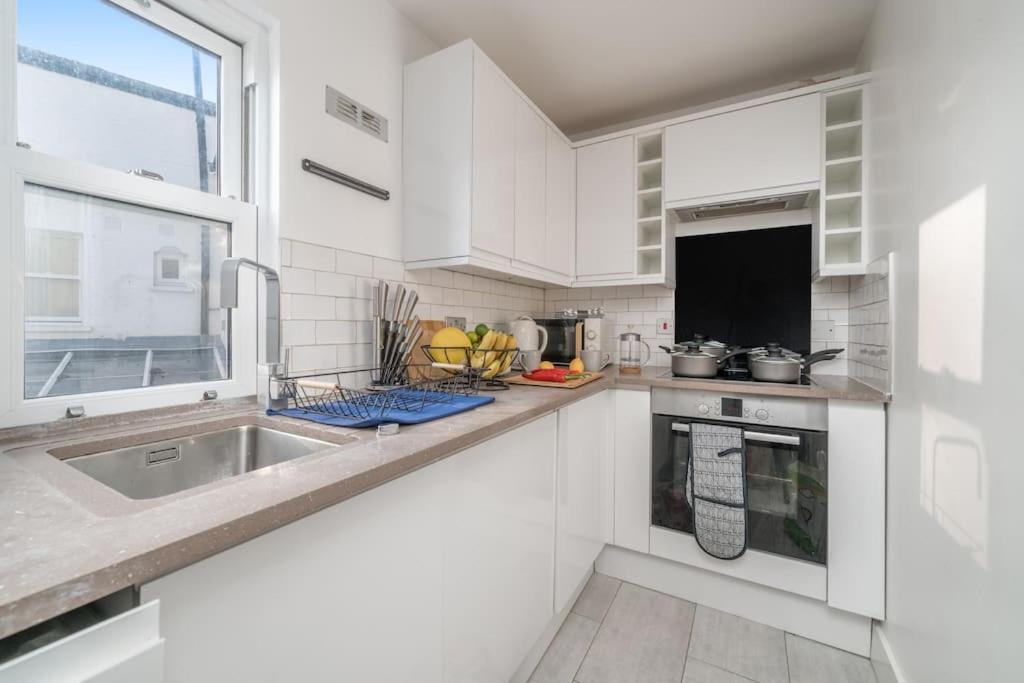 New 4bd Stylish With Amazing Transport Apartament Londra
