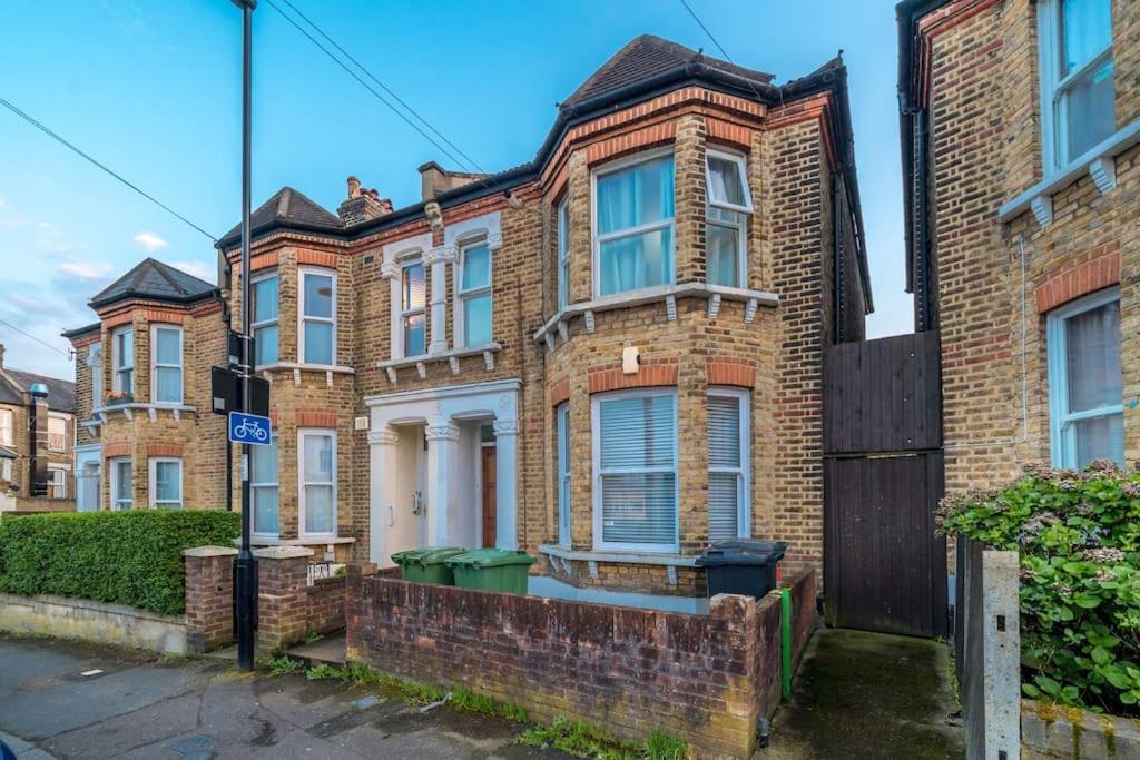 New 4bd Stylish With Amazing Transport Apartament *
