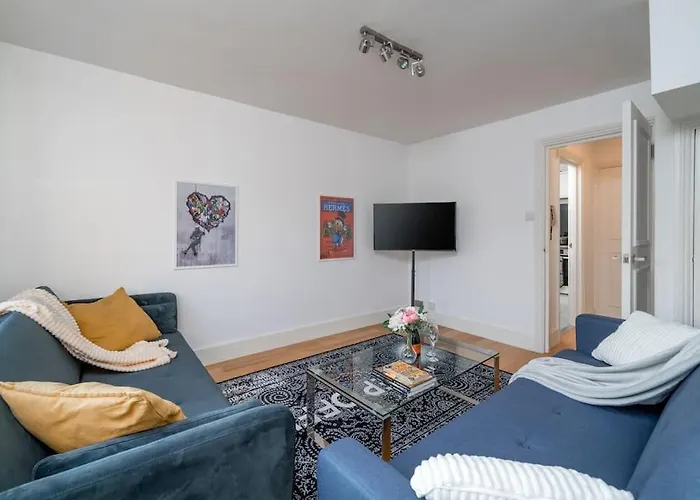 New 4Bd Stylish Apartment With Amazing Transport