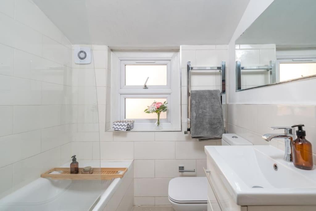 New 4bd Stylish With Amazing Transport *